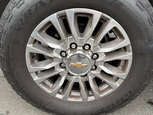 Used 2023 Chevrolet Silverado 2500 High Country w/ Safety Package II image 21