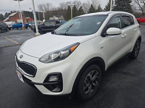 Used 2020 Kia Sportage LX image 4