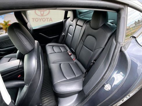 Used 2021 Tesla Model 3 Long Range image 25