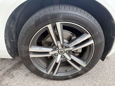 Used 2019 Volvo XC60 T5 Momentum w/ Protection Package Premier AWD/4WD image 15