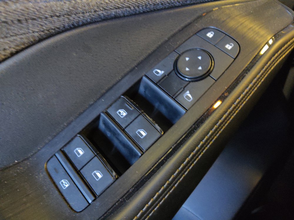 Used 2023 Nissan Rogue SV FWD image 27