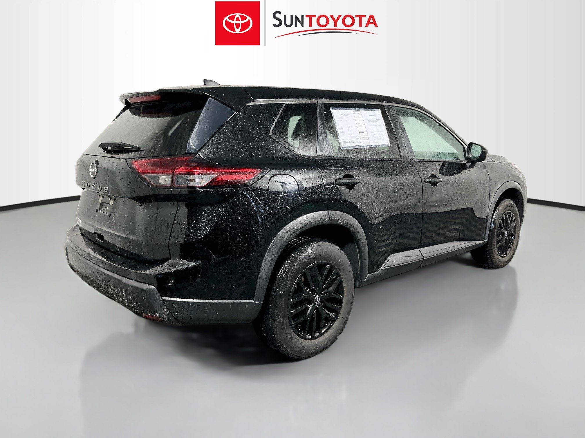 Used 2024 Nissan Rogue S FWD image 4