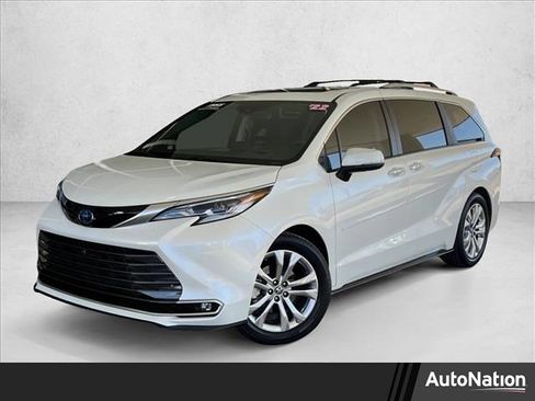 Used 2022 Toyota Sienna Platinum image 1