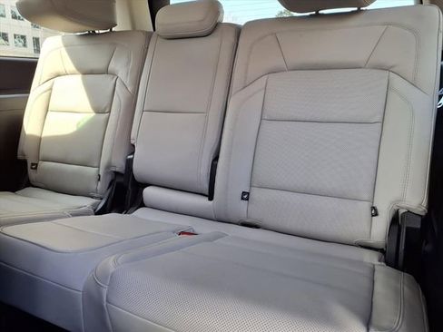 New 2026 Lincoln Navigator L Premier AWD/4WD image 10
