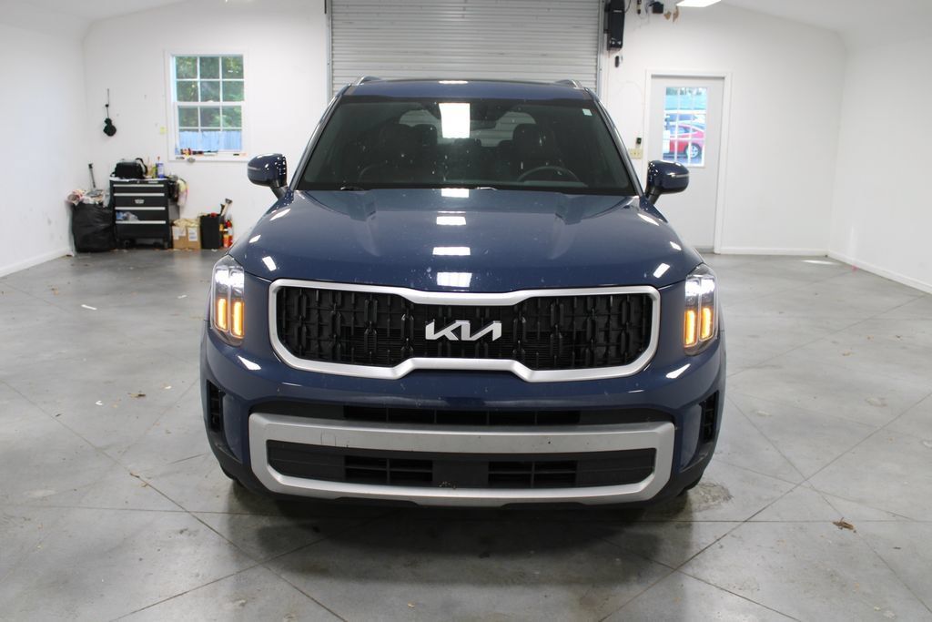 Used 2024 Kia Telluride EX FWD image 3