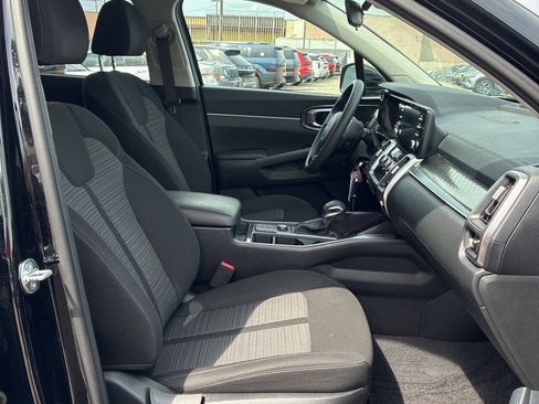 Used 2023 Kia Sorento LX AWD/4WD image 7