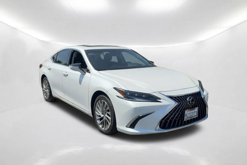 Used 2023 Lexus ES 300h w/ Accessory Package (Z1) FWD image 3