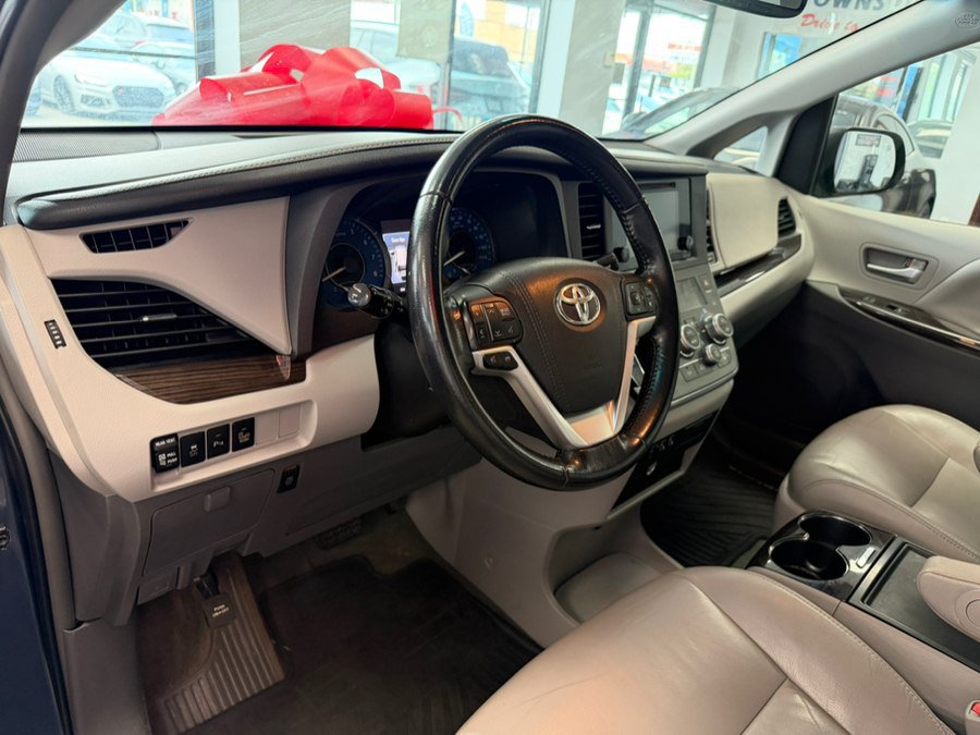 Used 2016 Toyota Sienna XLE w/ XLE Navigation Package AWD/4WD image 21