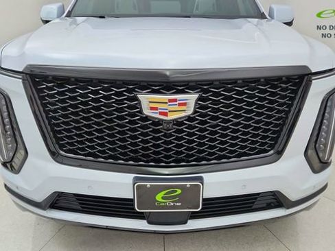 Used 2026 Cadillac Escalade Platinum Sport AWD/4WD image 8