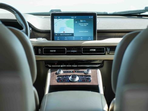 Used 2020 Lincoln Aviator Reserve w/ Equipment Group 202A AWD/4WD image 13
