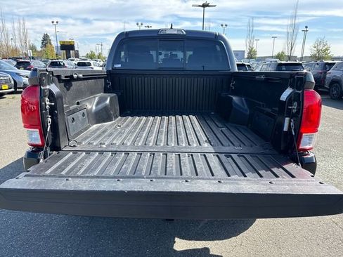 Used 2017 Toyota Tacoma SR5 w/ Tow Package image 14