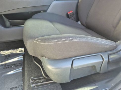 Used 2024 Nissan Rogue S AWD/4WD image 12