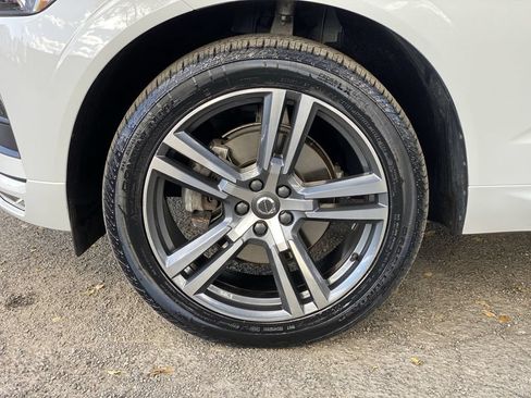 Used 2021 Volvo XC60 T5 Momentum w/ Premium Package AWD/4WD image 10