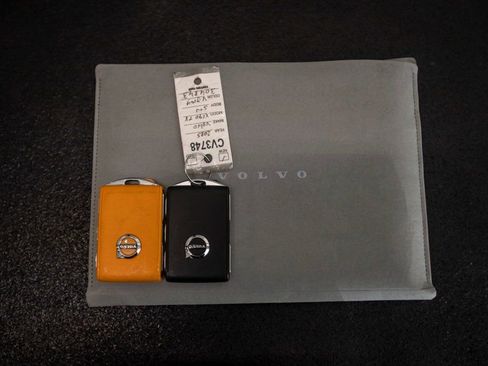 Used 2025 Volvo XC90 T8 Ultra w/ Protection Package image 38