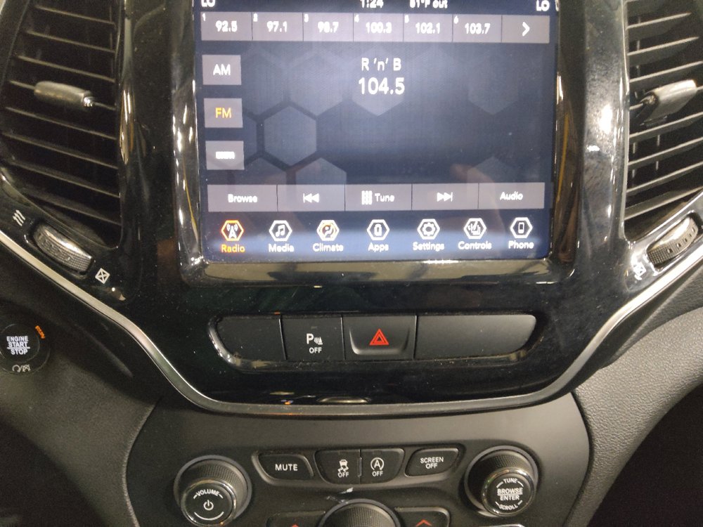 Used 2019 Jeep Cherokee Limited AWD/4WD image 25