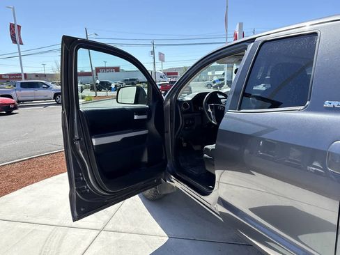 Used 2019 Toyota Tundra SR5 AWD/4WD image 10