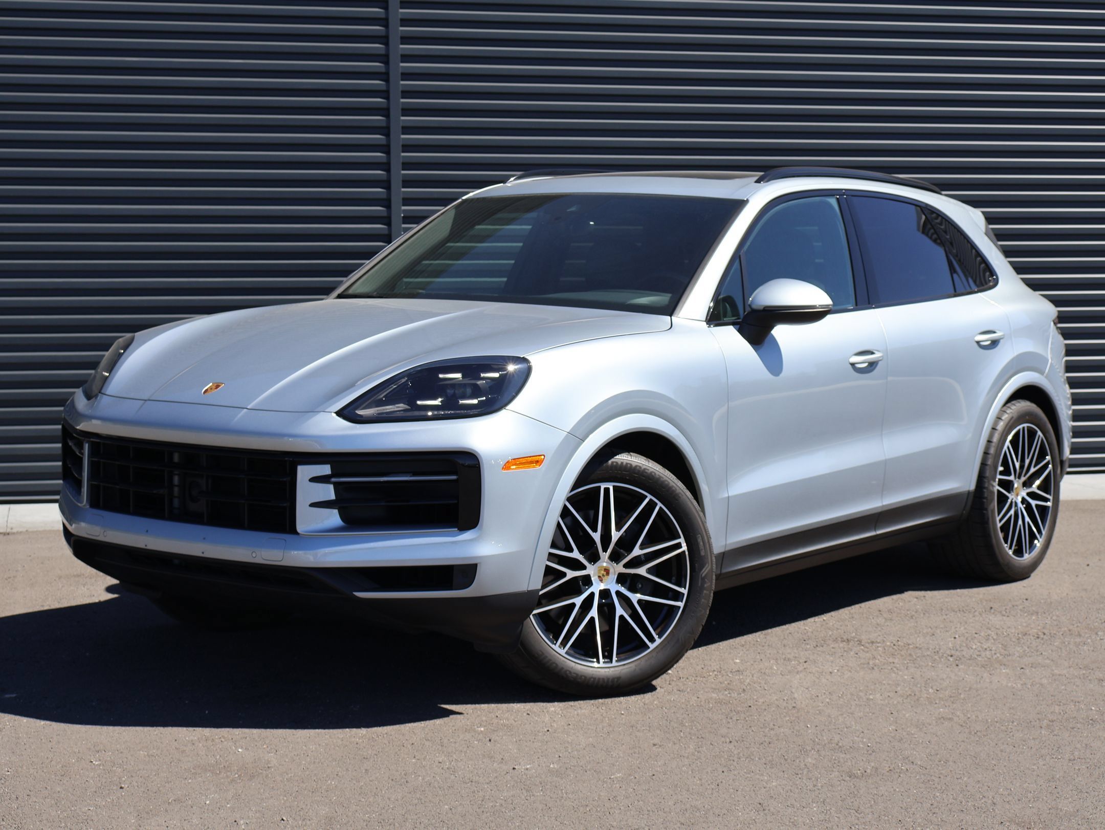 Used 2024 Porsche Cayenne AWD/4WD image 1