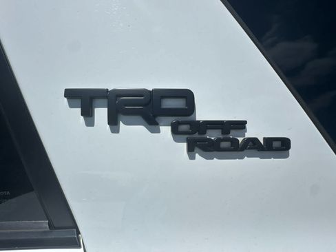 Used 2022 Toyota 4Runner TRD Off-Road Premium AWD/4WD image 11