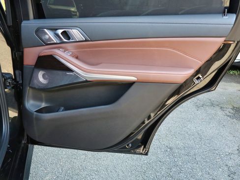 Used 2021 BMW X7 M50i w/ Dynamic Handling Package AWD/4WD image 63
