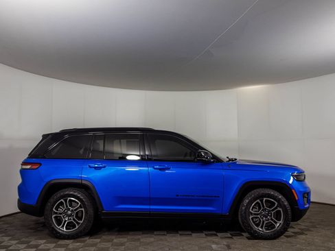 Used 2022 Jeep Grand Cherokee Trailhawk w/ Luxury Tech Group III AWD/4WD image 17
