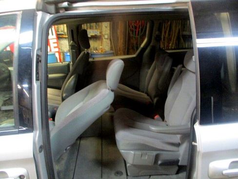Used 2007 Dodge Grand Caravan SXT image 10