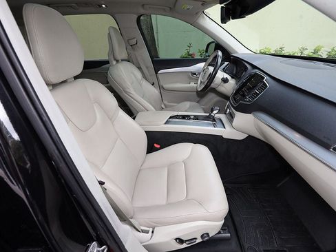 Used 2018 Volvo XC90 T6 Momentum w/ Convenience Package AWD/4WD image 7