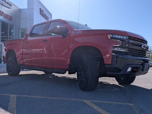 Used 2021 Chevrolet Silverado 1500 LT Trail Boss w/ Bed Protection Package AWD/4WD image 3