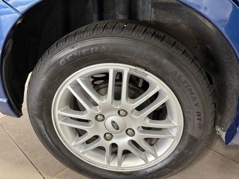 Used 2009 Ford Focus SE image 11