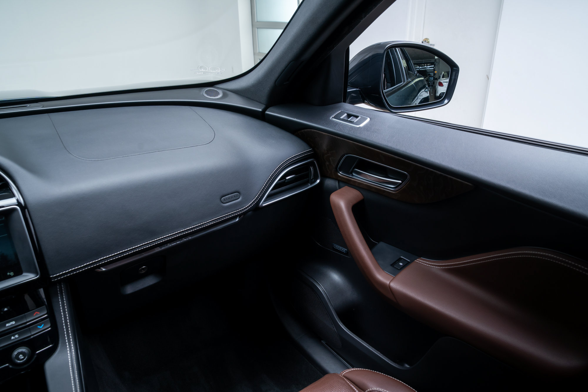 Used 2017 Jaguar F-PACE S AWD/4WD image 11