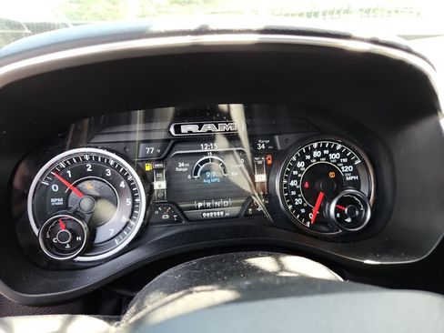 Used 2019 RAM 1500 Big Horn AWD/4WD image 9