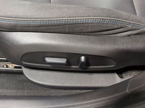 Used 2018 Chevrolet Cruze LT w/ Convenience Package image 21