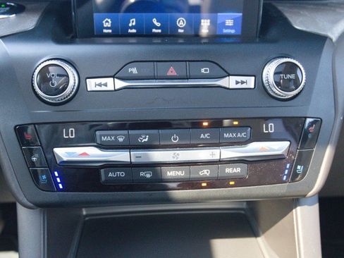 Used 2020 Ford Explorer Platinum w/ Premium Technology Package AWD/4WD image 27