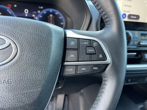 Used 2024 Toyota Grand Highlander Limited image 18