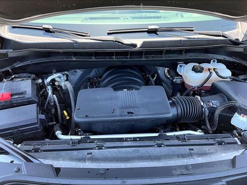 Used 2025 Chevrolet Suburban Z71 AWD/4WD image 31