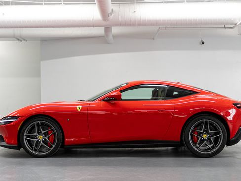 Used 2022 Ferrari Roma image 2