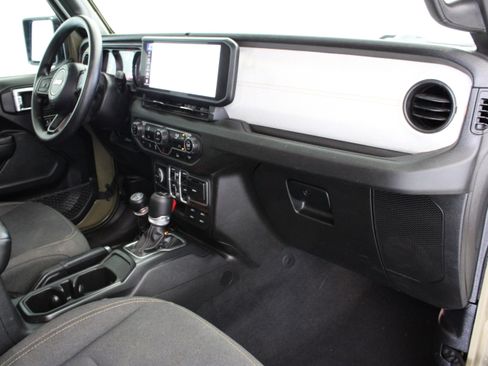 Used 2025 Jeep Gladiator Sport AWD/4WD image 34