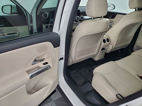 Used 2023 Mercedes-Benz EQB 300 4MATIC image 12