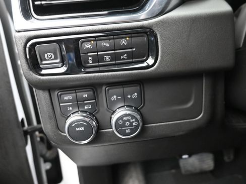 Used 2025 GMC Yukon Denali AWD/4WD image 29