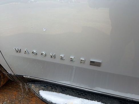 Used 2024 Jeep Wagoneer L Series II w/ Flexible Seating Group image 8