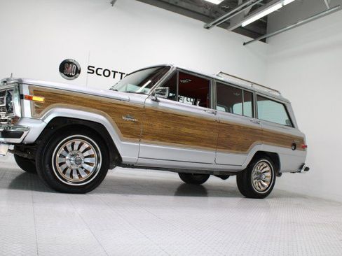 Used 1986 Jeep Grand Wagoneer image 14