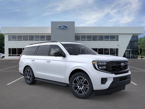 New 2026 Ford Expedition Active image 30