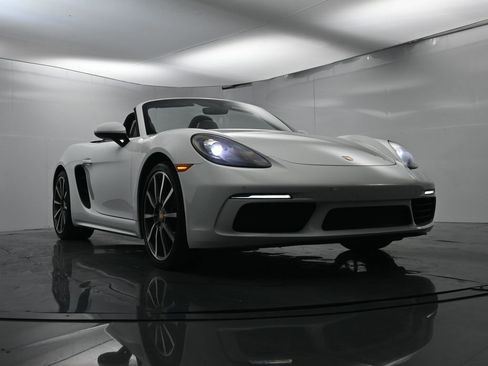 Used 2018 Porsche 718 Boxster image 57