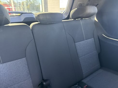 Used 2025 GMC Acadia Elevation image 15