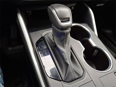 Used 2024 Toyota Highlander LE image 14