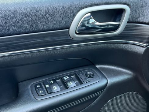 Used 2019 Jeep Grand Cherokee Limited w/ Luxury Group II image 13