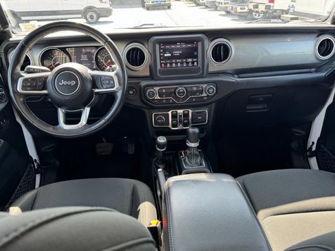 Used 2019 Jeep Wrangler Unlimited Sahara AWD/4WD image 11