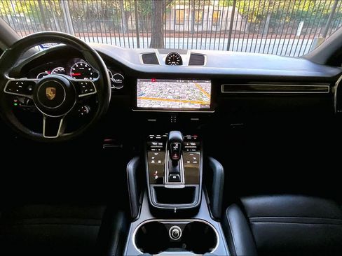 Used 2020 Porsche Cayenne S image 15