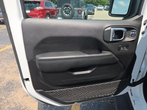 Used 2021 Jeep Wrangler Unlimited Sahara AWD/4WD image 6