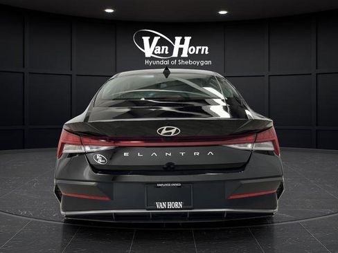 Used 2024 Hyundai Elantra SEL w/ Convenience Package image 14