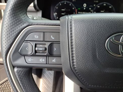 Used 2025 Toyota 4Runner TRD Off-Road Premium AWD/4WD image 33